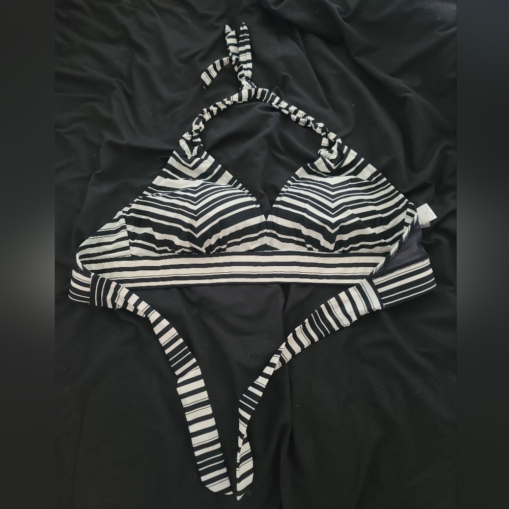 Plus size white and black bikini top